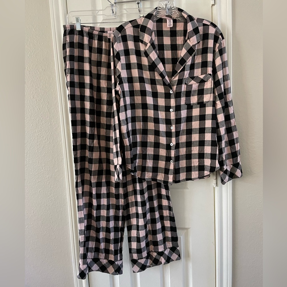 Victoria’s Secret The Flannel PJ Set Pink and Black with Shimmer Check Size S